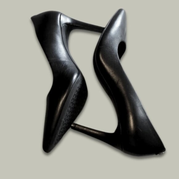 Michael Kors Dorothy Leather Heels Sleek Pointed Toe Rubber Outsole Black W US 5 - Picture 3 of 13
